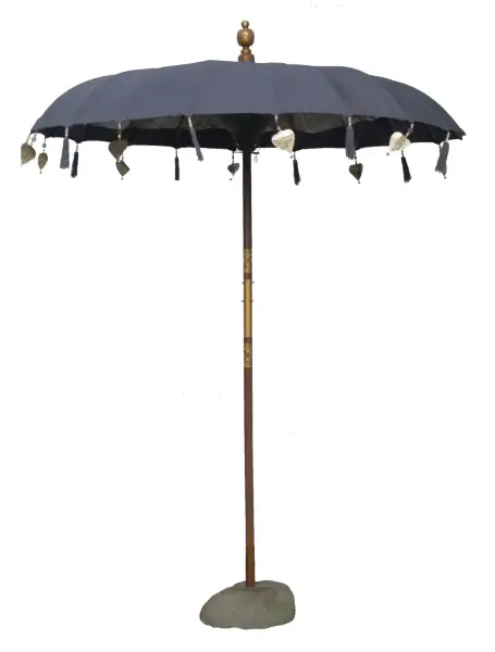 Artikelbild 1 des Artikels “Bali-Schirm, Dunkelgrau 2, mit Holzmünzen und Blattgoldbehang am Rand. Ca. 190cm Durchmesser und 250cm Höhe “